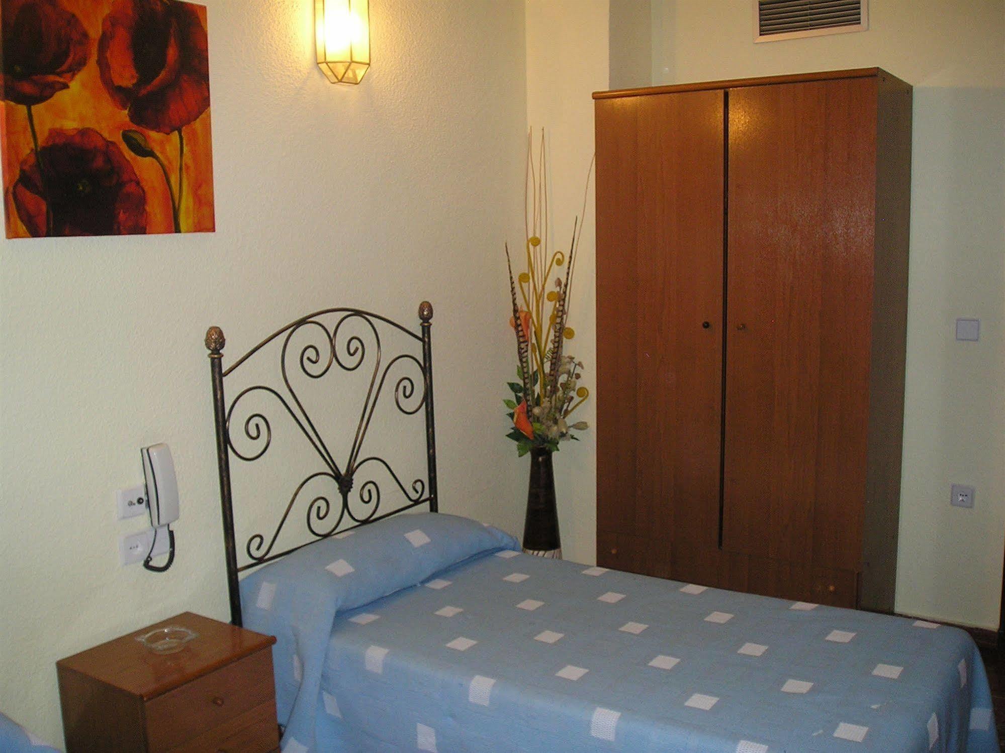 Hostal Nevot Granada Exterior foto